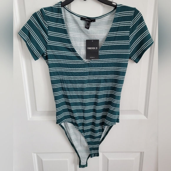 NWT Forever 21 Hunter Green Stripe Short Sleeve Knit Bodysuit Size Medium - Picture 1 of 7